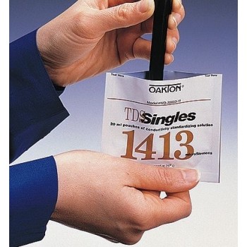 Oakton® Conductivity Calibration Pouches, 1413µS Box of 20 Pouches (WD-35653-11)